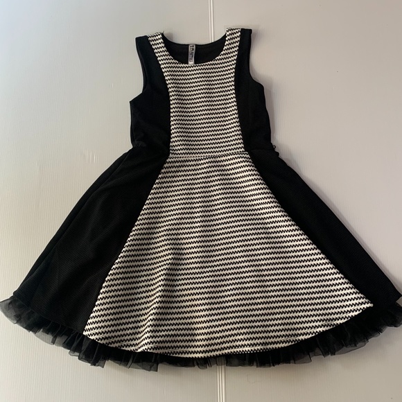 Girl's summer dress - Picture 1 of 7